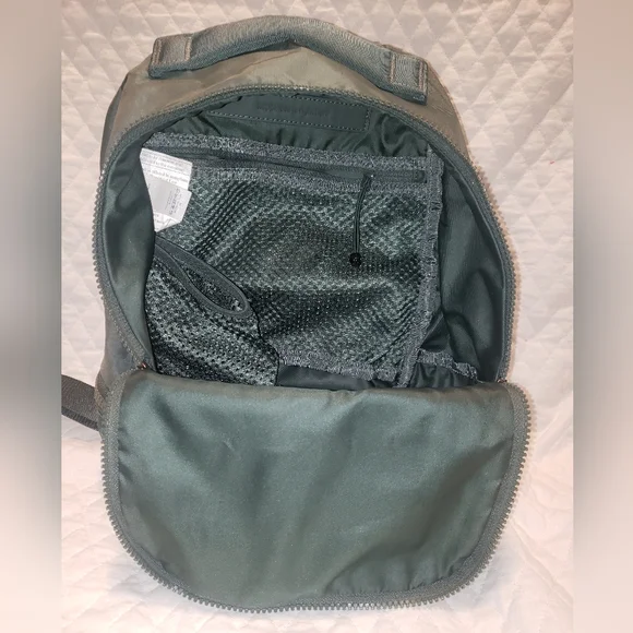 Lululemon Go Lightly Bag 12L - Picture 2 of 16